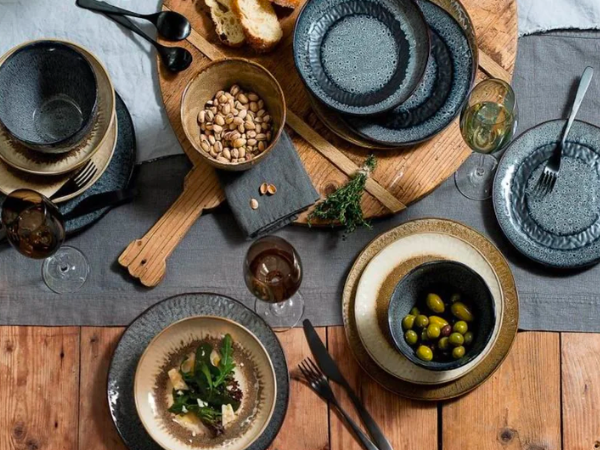 Tányérok és alátétek