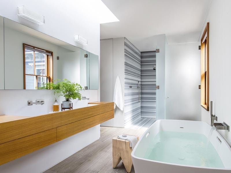 Fürdszoba bútor, lámpa és dekoráció