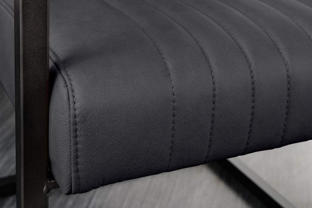 BIG ASTON fekete bőr szék