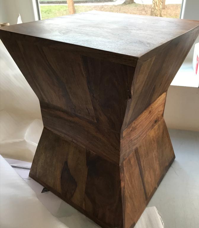 PYRAMID rózsafa lerakóasztal - SZÉPSÉGHIBÁS