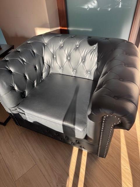 CHESTERFIELD fekete műbőr fotel - SZÉPSÉGHIBÁS