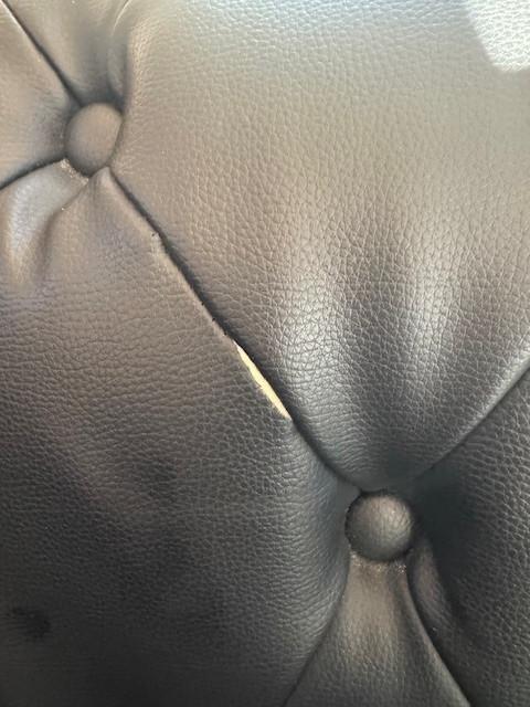 CHESTERFIELD fekete műbőr fotel - SZÉPSÉGHIBÁS