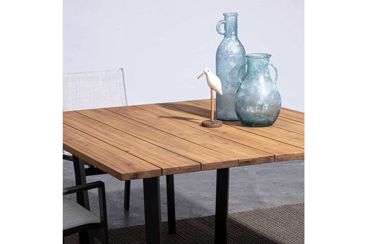 Kerti asztal - HELSINKI barna akácfa kerti asztal